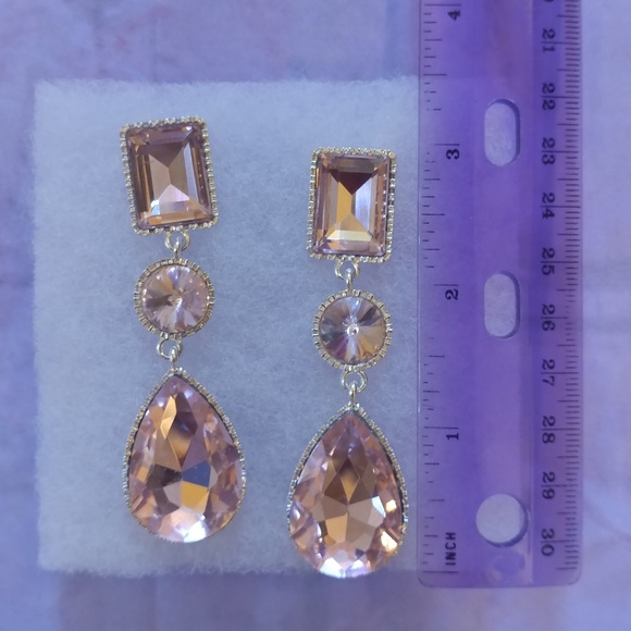 ๐ Stunning Pink Crystal Earrings ๐ - Picture 4 of 6